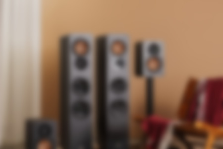 Ultima 40 Surround Mk4 - black - Lifestyle