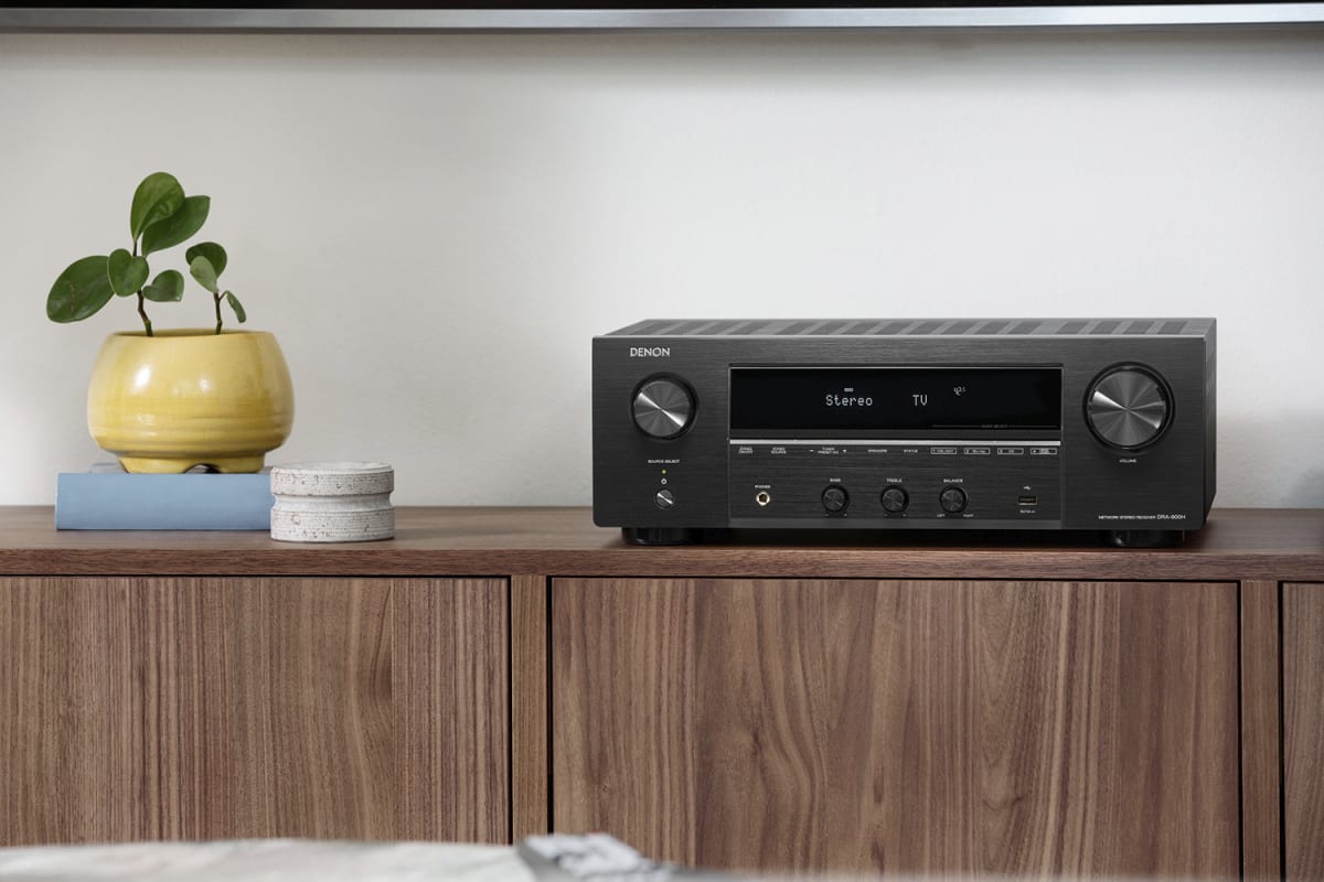 DENON DRA-900H - black - Lifestyle